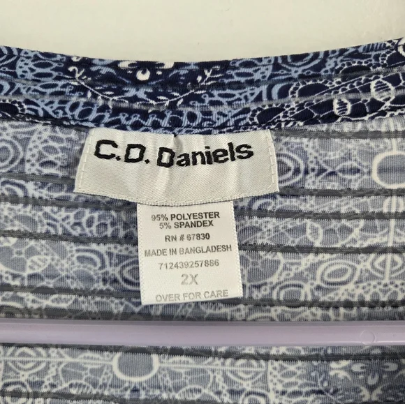 C. D. Daniels Blue Patterned Women's Top - Picture 2 of 5